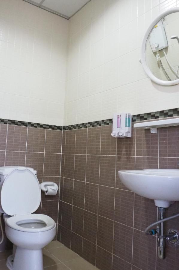Uh Hostel Bang Saen Ngoại thất bức ảnh